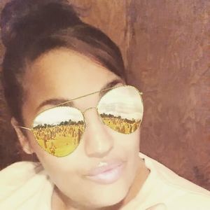 Meet your Posher, Jasmine